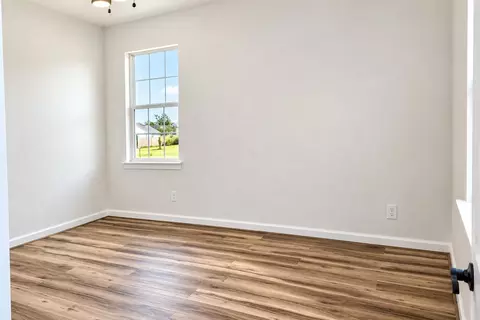 Bedroom - 309 E Pine St, Jacksboro, TX 76458 photo 4 of 4