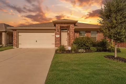 2208 Sadlers Creek Ln, Fort Worth, TX 76108
