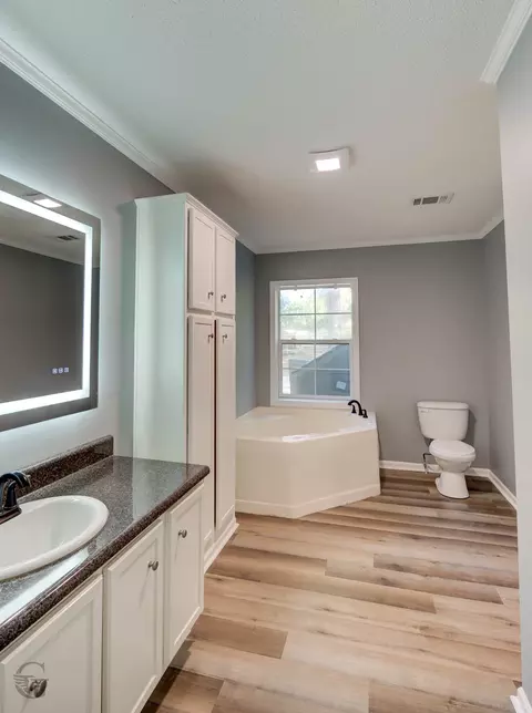 Bath - 818 E Palmetto Ave, Plain Dealing, LA 71064 photo 2 of 3