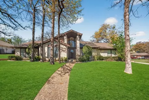 1800 High Vista Ct, Fort Worth, TX 76112