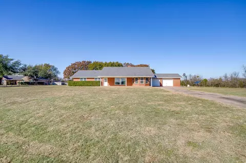 407 Llano Ct, Weatherford, TX 76087