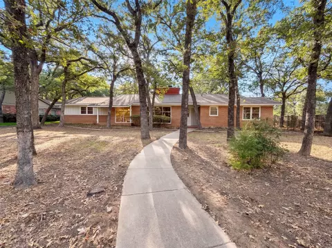 1725 Danciger Dr, Fort Worth, TX 76112