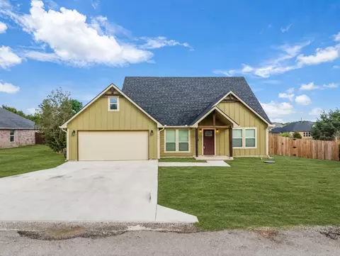 2412 Christine Dr, Granbury, TX 76048
