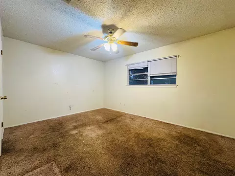 Bedroom - 721 Mackey Ranch Rd, Eddy, TX 76524 photo 5 of 7