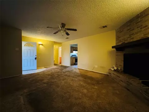 Living - 721 Mackey Ranch Rd, Eddy, TX 76524 photo 2 of 3