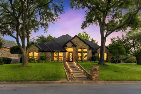 501 Green Meadow St N, Colleyville, TX 76034