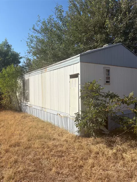1026 Yucca St, Burkburnett, TX 76354