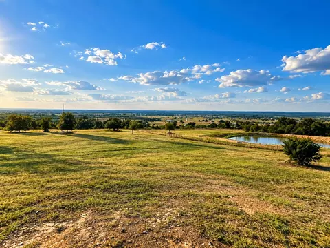 215 La Cresta Ln, Mineral Wells, TX 76067