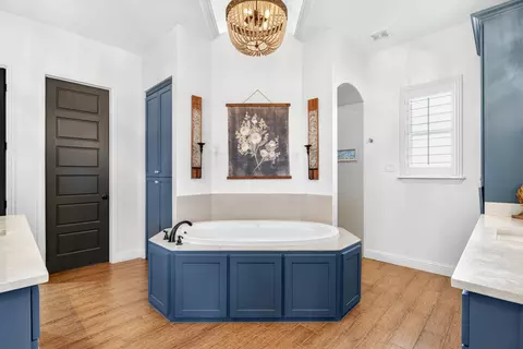 Bath - 301 Rustic View Ln, Aledo, TX 76008 photo 2 of 5