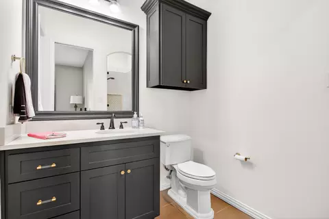 Bath - 301 Rustic View Ln, Aledo, TX 76008 photo 4 of 5