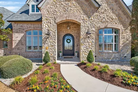Exterior - 301 Rustic View Ln, Aledo, TX 76008 photo 3 of 8