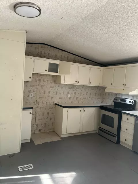 2751 Breezewood Ln, Lancaster, TX 75146