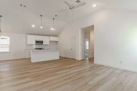 6713 Lake Overlook Dr, Fort Worth, TX 76135