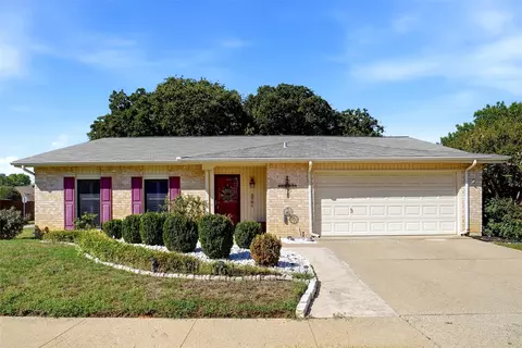 3701 Windsong Ln, Bedford, TX 76021