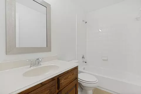 Bath - 2003 Eagle Lake Dr, Forney, TX 75126 photo 3 of 3