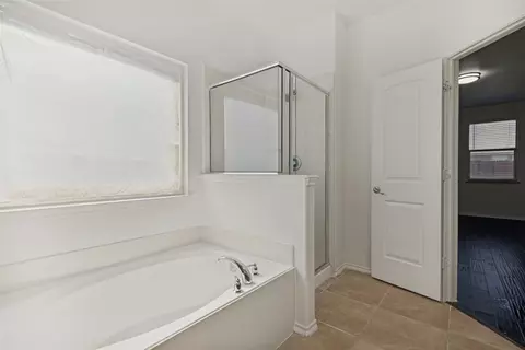 Bath - 2003 Eagle Lake Dr, Forney, TX 75126 photo 1 of 3