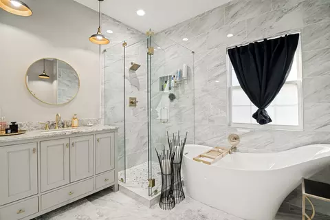 Bath - 105 Mitchell Cir, Terrell, TX 75160 photo 2 of 3