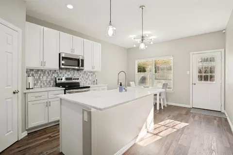 Kitchen - 105 Mitchell Cir, Terrell, TX 75160 photo 2 of 3