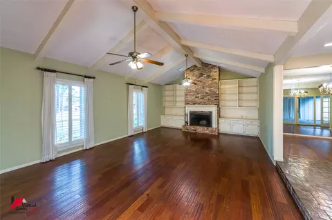 Living - 1014 Janice Dr, Springhill, LA 71075 photo 2 of 5