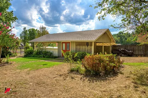 Exterior - 1014 Janice Dr, Springhill, LA 71075 photo 6 of 10