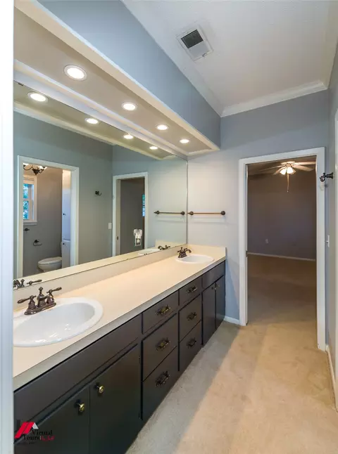 Bath - 1014 Janice Dr, Springhill, LA 71075 photo 2 of 7