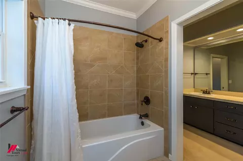 Bath - 1014 Janice Dr, Springhill, LA 71075 photo 3 of 7