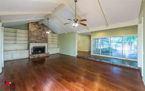 Living - 1014 Janice Dr, Springhill, LA 71075 photo 3 of 5