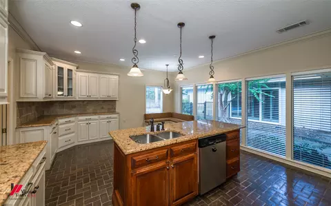 Kitchen - 1014 Janice Dr, Springhill, LA 71075 photo 6 of 7