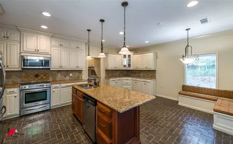 Kitchen - 1014 Janice Dr, Springhill, LA 71075 photo 7 of 7
