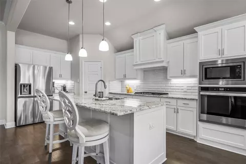 Kitchen - 237 Big Creek Loop, Hewitt, TX 76643 photo 1 of 2