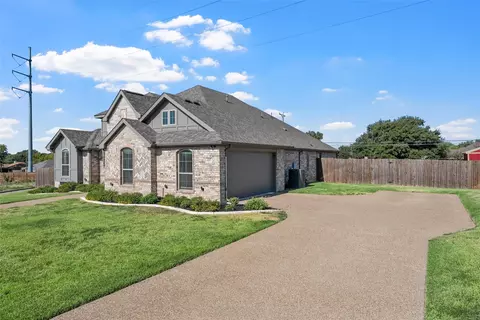 Exterior - 237 Big Creek Loop, Hewitt, TX 76643 photo 6 of 7