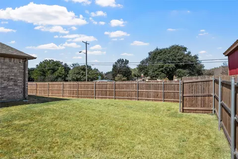 Exterior - 237 Big Creek Loop, Hewitt, TX 76643 photo 5 of 7