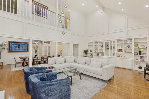 7 Queensview Ct, Dallas, TX 75225