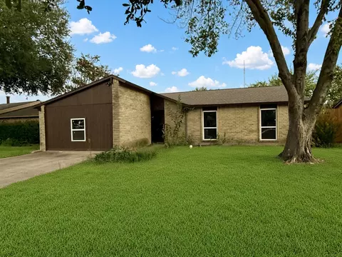 5618 Briarcrest Dr, Garland, TX 75043