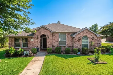 5818 Macgregor Dr, Garland, TX 75043