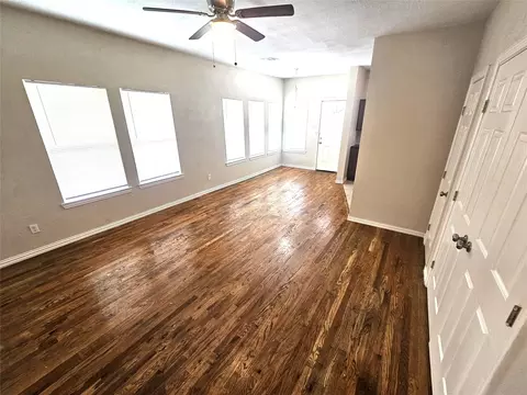 1921 W 1923 1925 1927 W 10th St, Dallas, TX 75208