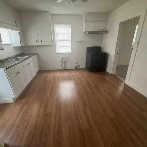 Kitchen - 314 Arthur St, Mcgregor, TX 76657 photo 1 of 4
