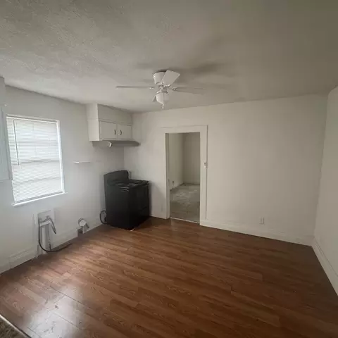 Living - 314 Arthur St, Mcgregor, TX 76657 photo 3 of 3