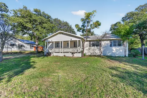 2928 Delaware Trl, Lake Worth, TX 76135