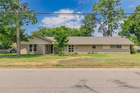 703 Texas St, Sulphur Springs, TX 75482