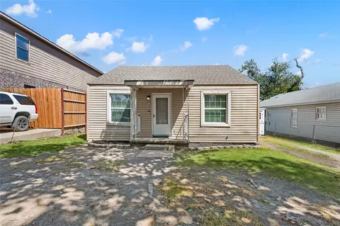 2712 27th St, Fort Worth, TX 76106