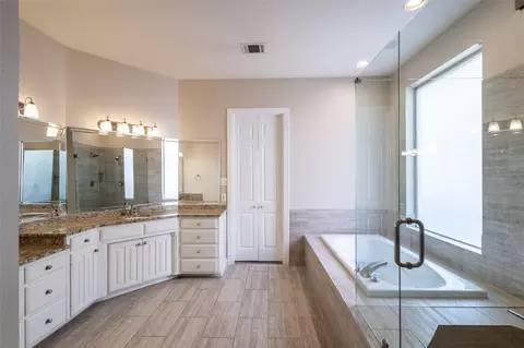 Bath - 926 Laguna Dr, Coppell, TX 75019 photo 4 of 7
