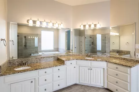 Bath - 926 Laguna Dr, Coppell, TX 75019 photo 3 of 7