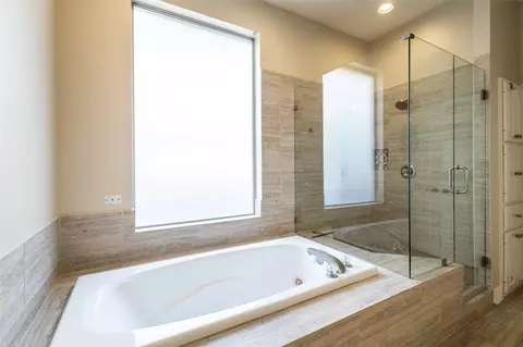 Bath - 926 Laguna Dr, Coppell, TX 75019 photo 2 of 7