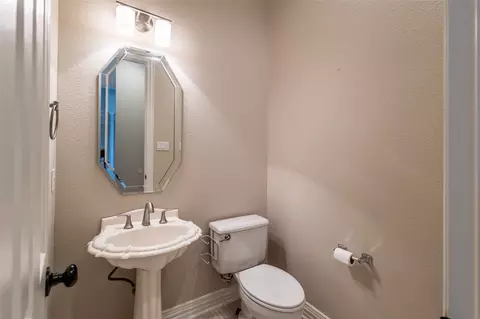 Bath - 926 Laguna Dr, Coppell, TX 75019 photo 5 of 7