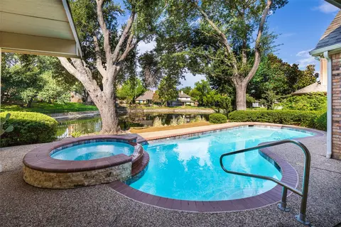 Exterior - 926 Laguna Dr, Coppell, TX 75019 photo 4 of 6