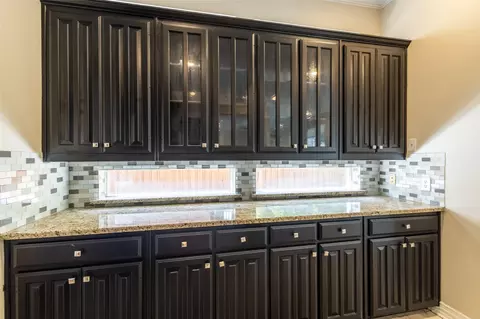 Kitchen - 926 Laguna Dr, Coppell, TX 75019 photo 3 of 4