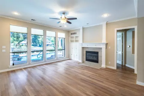 Living - 926 Laguna Dr, Coppell, TX 75019 photo 4 of 9