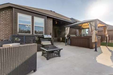 Exterior - 210 Ovaletta Dr, Justin, TX 76247 photo 2 of 4