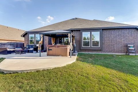 Exterior - 210 Ovaletta Dr, Justin, TX 76247 photo 3 of 4
